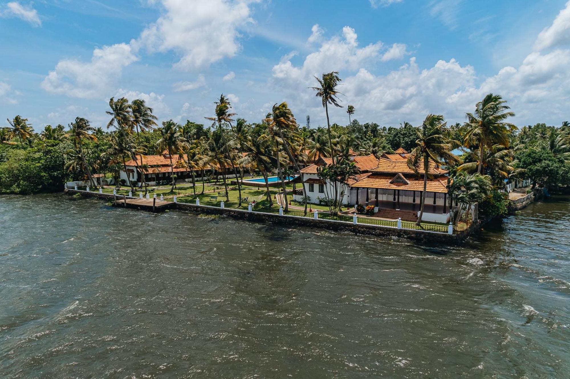 Cocobay Resort Kumarakom Exterior photo