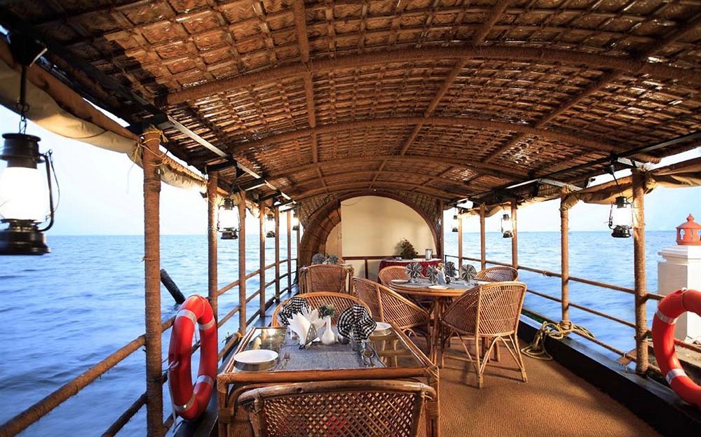 Cocobay Resort Kumarakom Restaurant photo