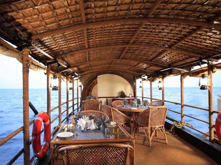 Cocobay Resort Kumarakom Exterior photo